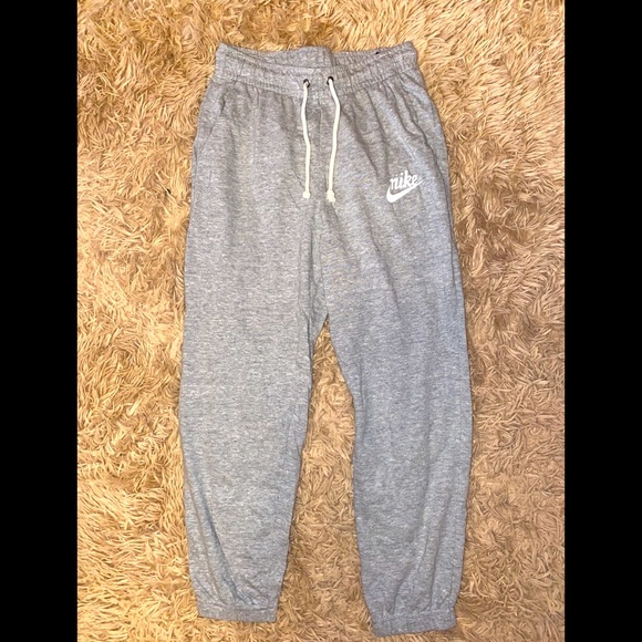 Women's Nike Vintage Cropped Sweatpants NWOT - Picture 1 of 2